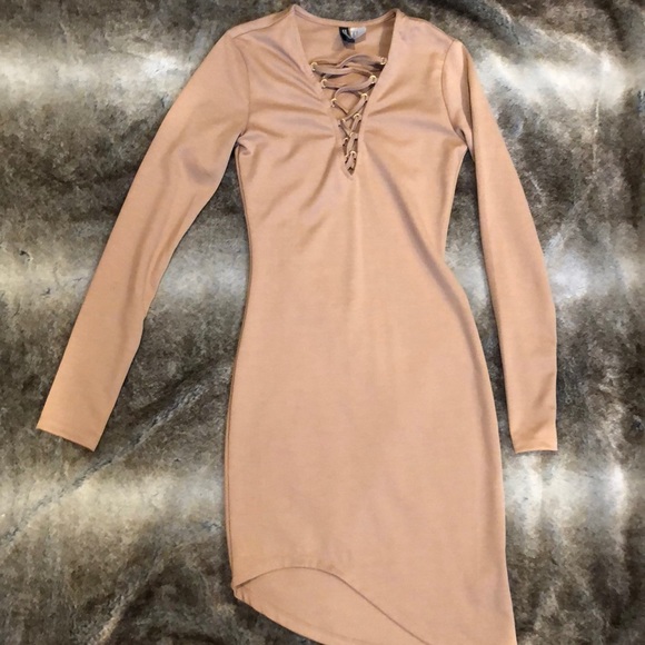 H&M Dresses & Skirts - Camel lace up dress